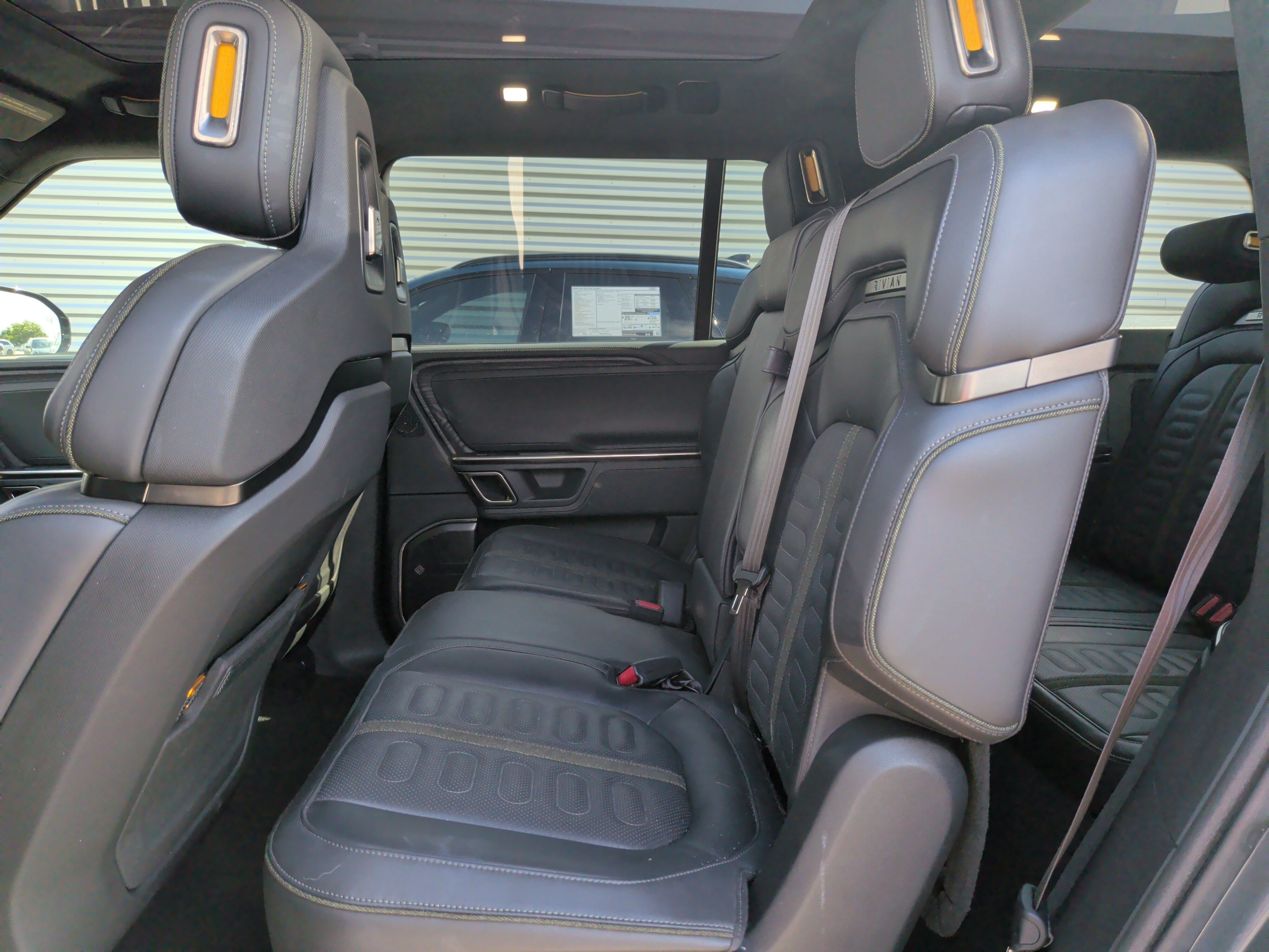 Used 2024 Rivian R1S Adventure AWD/4WD image 32