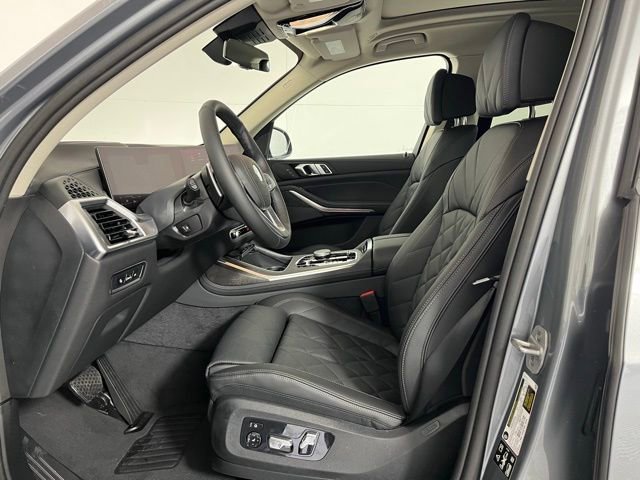 Used 2025 BMW X7 xDrive40i w/ Premium Package image 11