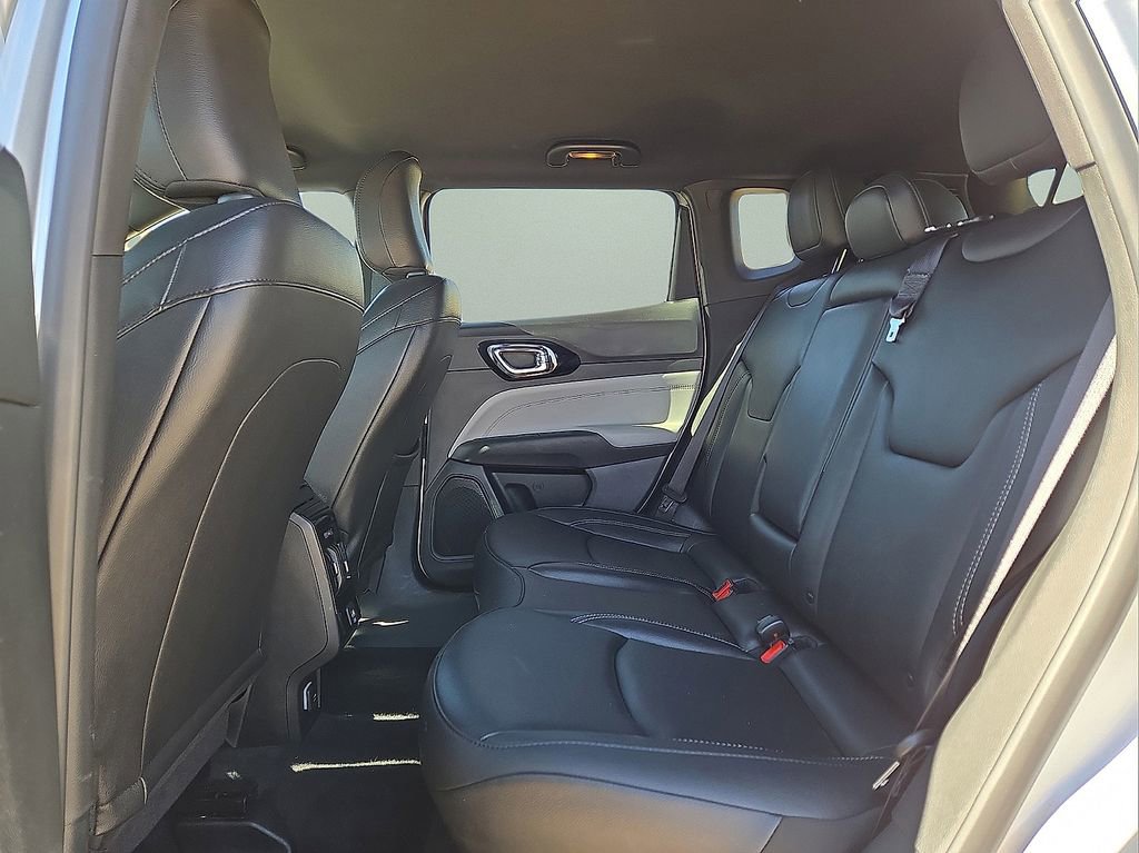 Used 2025 Jeep Compass Limited image 16