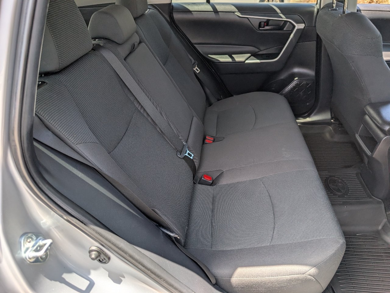 Used 2021 Toyota RAV4 LE FWD image 5