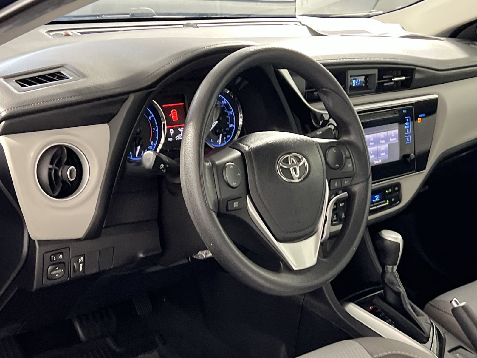 Used 2019 Toyota Corolla LE FWD image 16