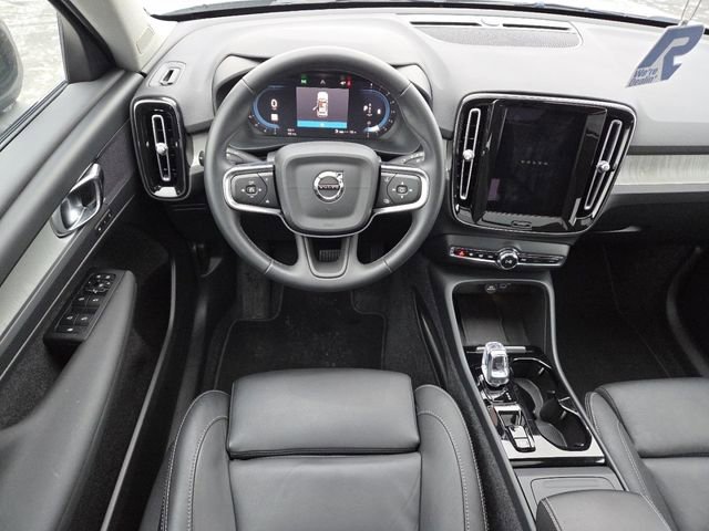 Used 2025 Volvo XC40 B5 Plus image 32