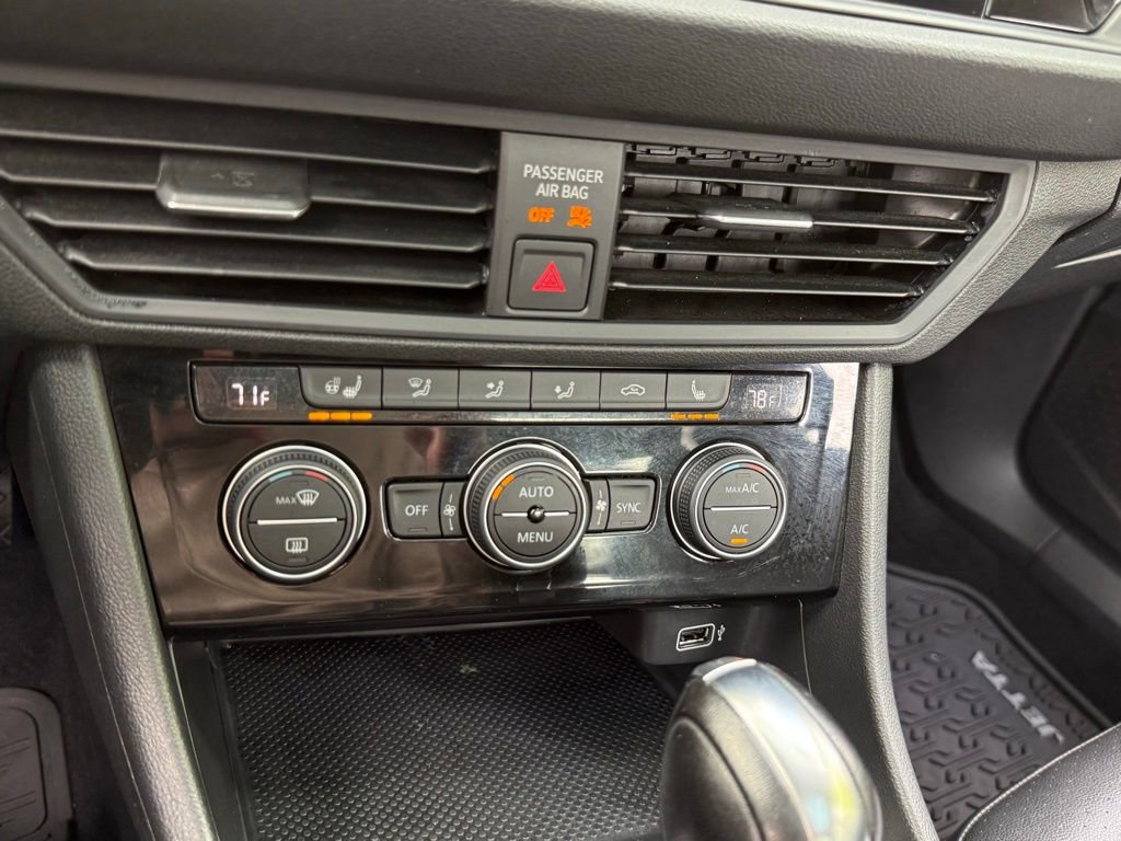 Used 2019 Volkswagen Jetta SEL w/ Cold Weather Package image 48