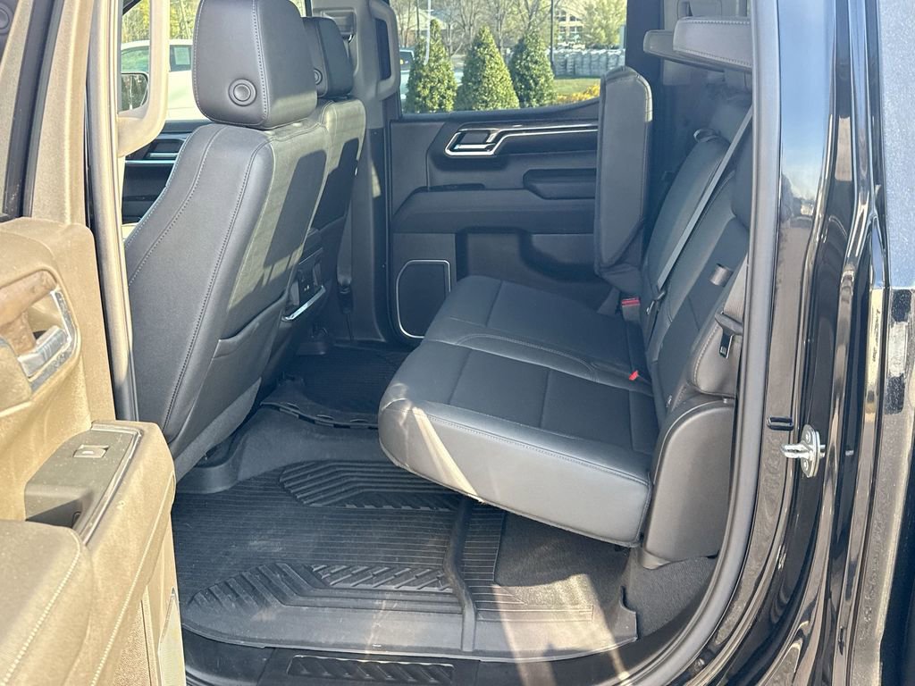 Used 2023 Chevrolet Silverado 1500 LTZ AWD/4WD image 23