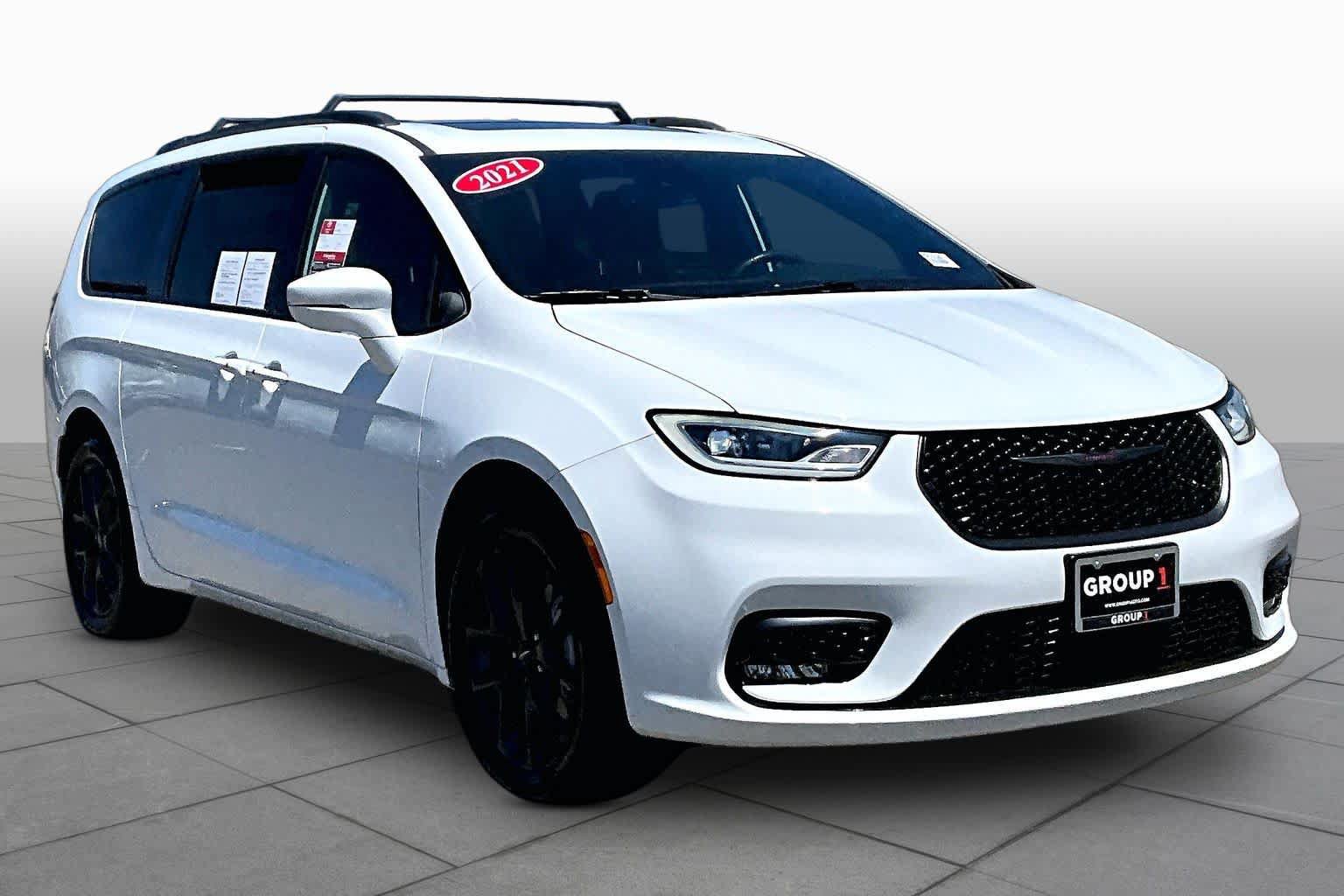 Used 2021 Chrysler Pacifica Limited AWD/4WD image 2