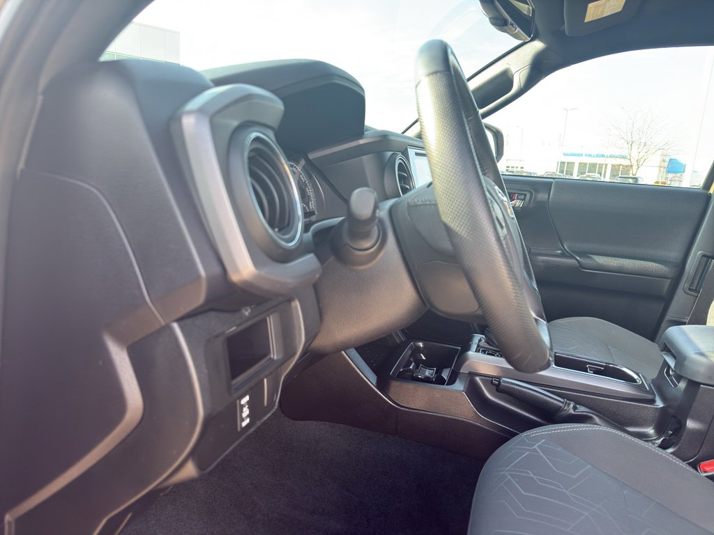 Used 2016 Toyota Tacoma TRD Sport image 15