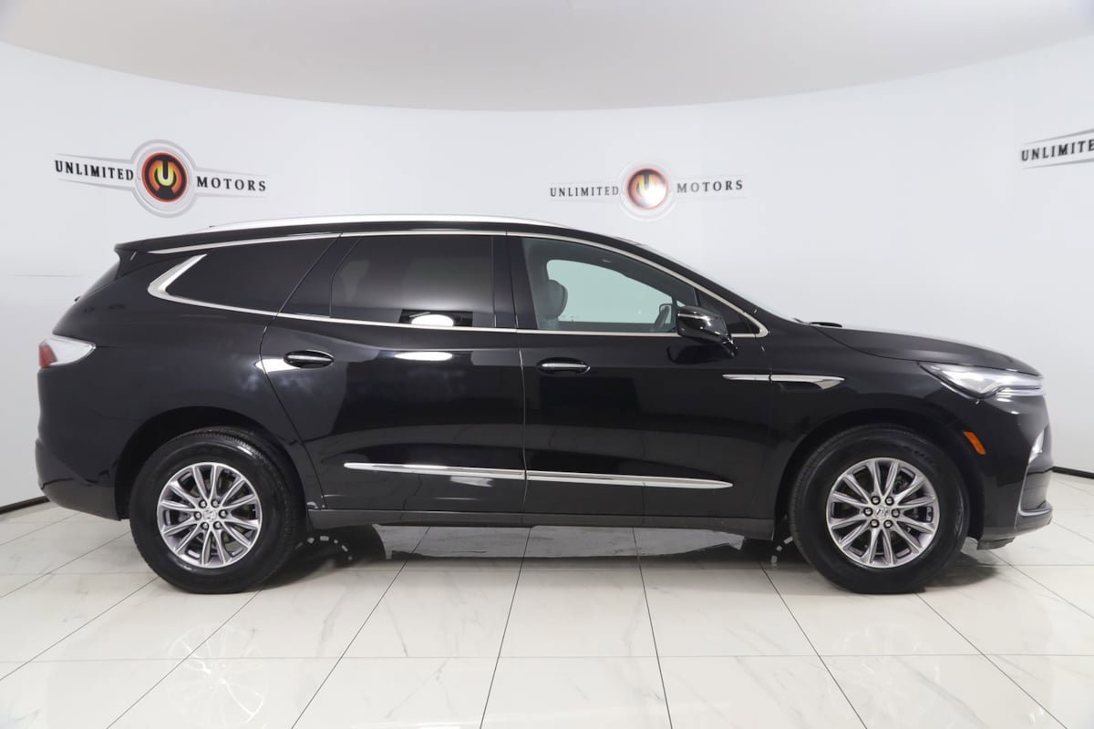 Used 2023 Buick Enclave Essence AWD/4WD image 2
