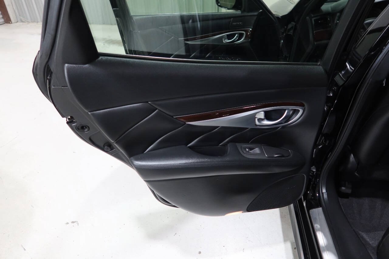 Used 2015 INFINITI Q70 3.7 w/ Sport Package RWD image 30