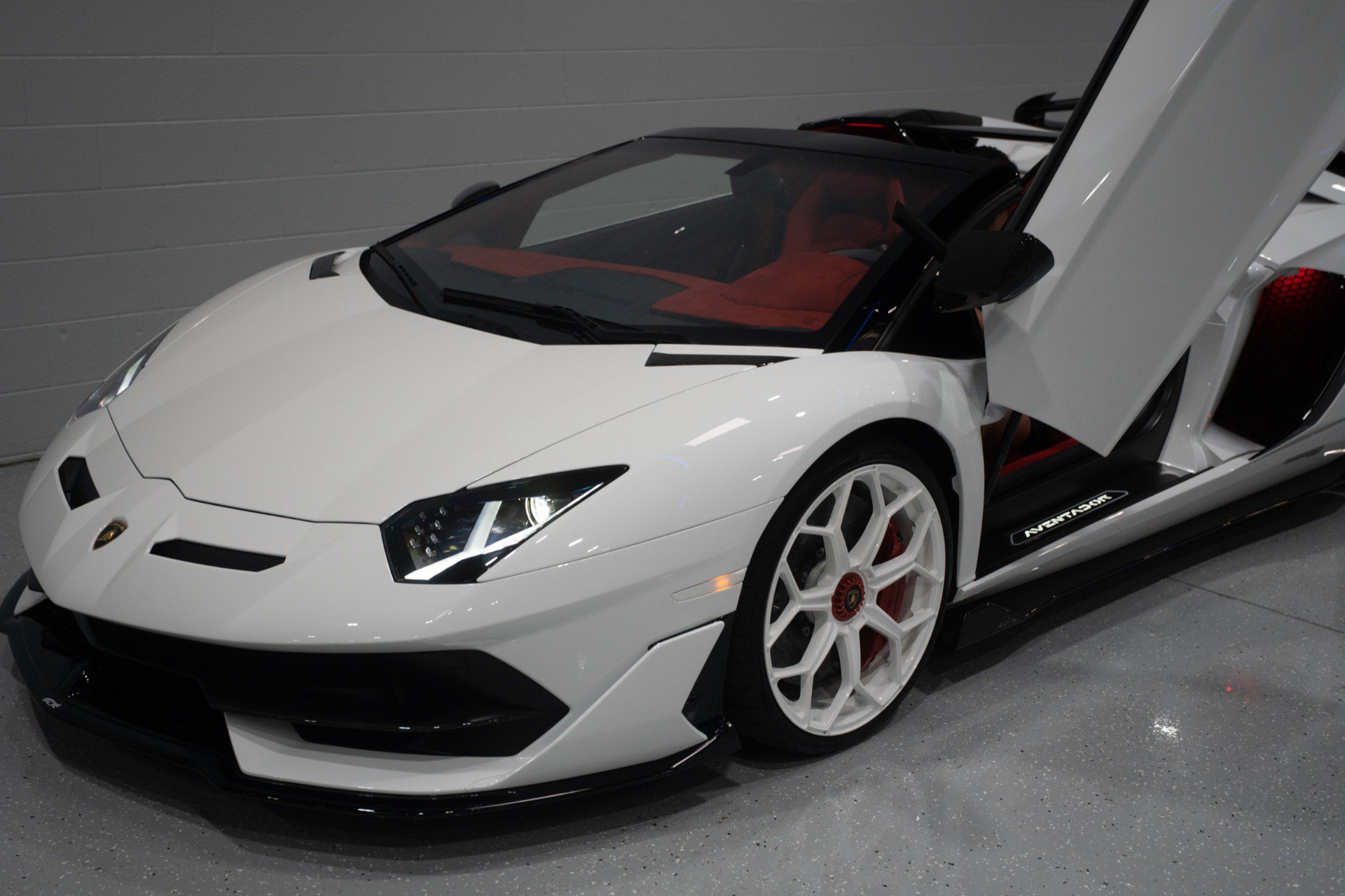 Used 2020 Lamborghini Aventador SVJ AWD/4WD image 47