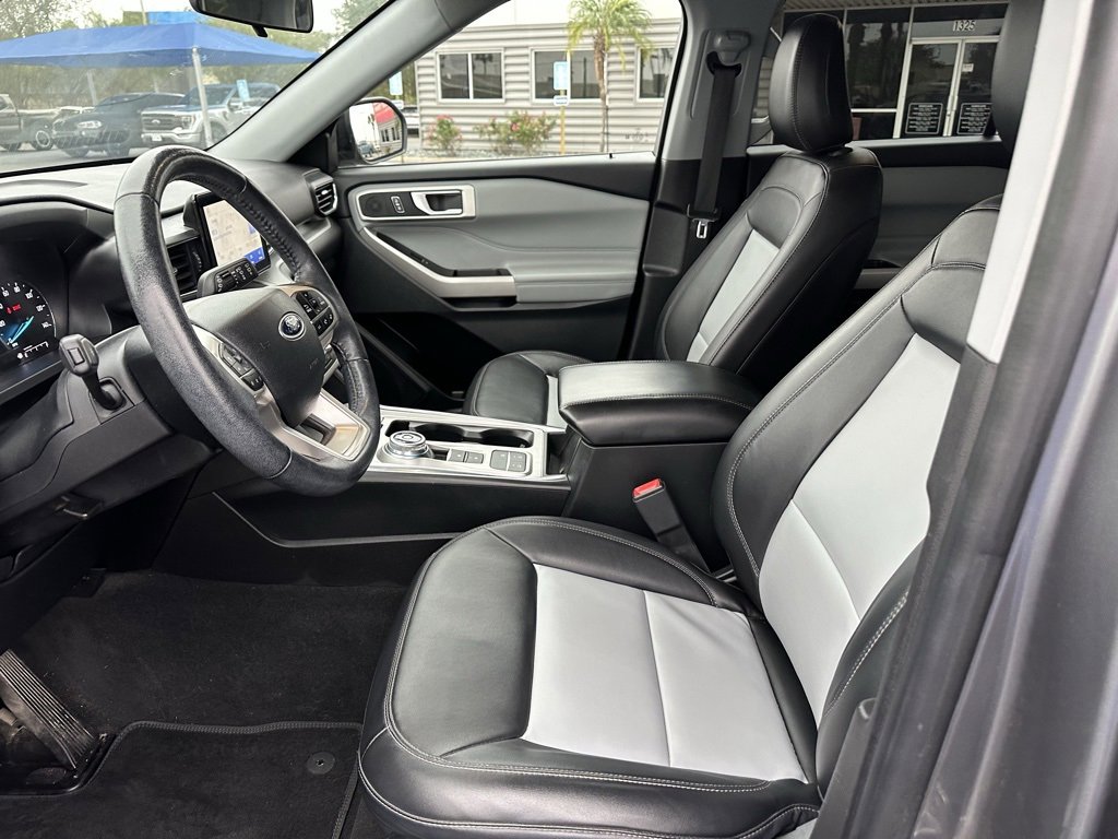 Used 2022 Ford Explorer XLT w/ Equipment Group 202A image 11