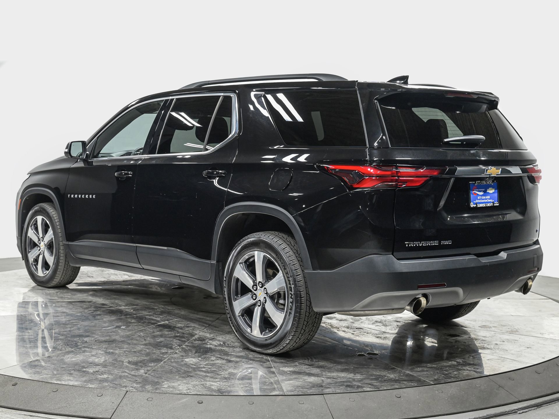 Used 2023 Chevrolet Traverse LT w/ LT Premium Package AWD/4WD image 4