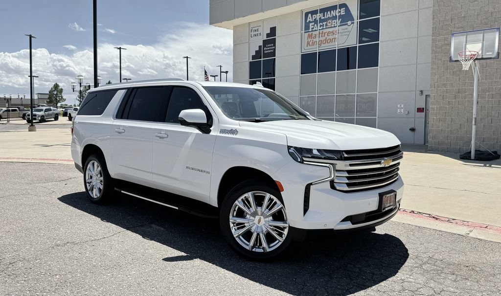 Used 2022 Chevrolet Suburban High Country AWD/4WD image 2