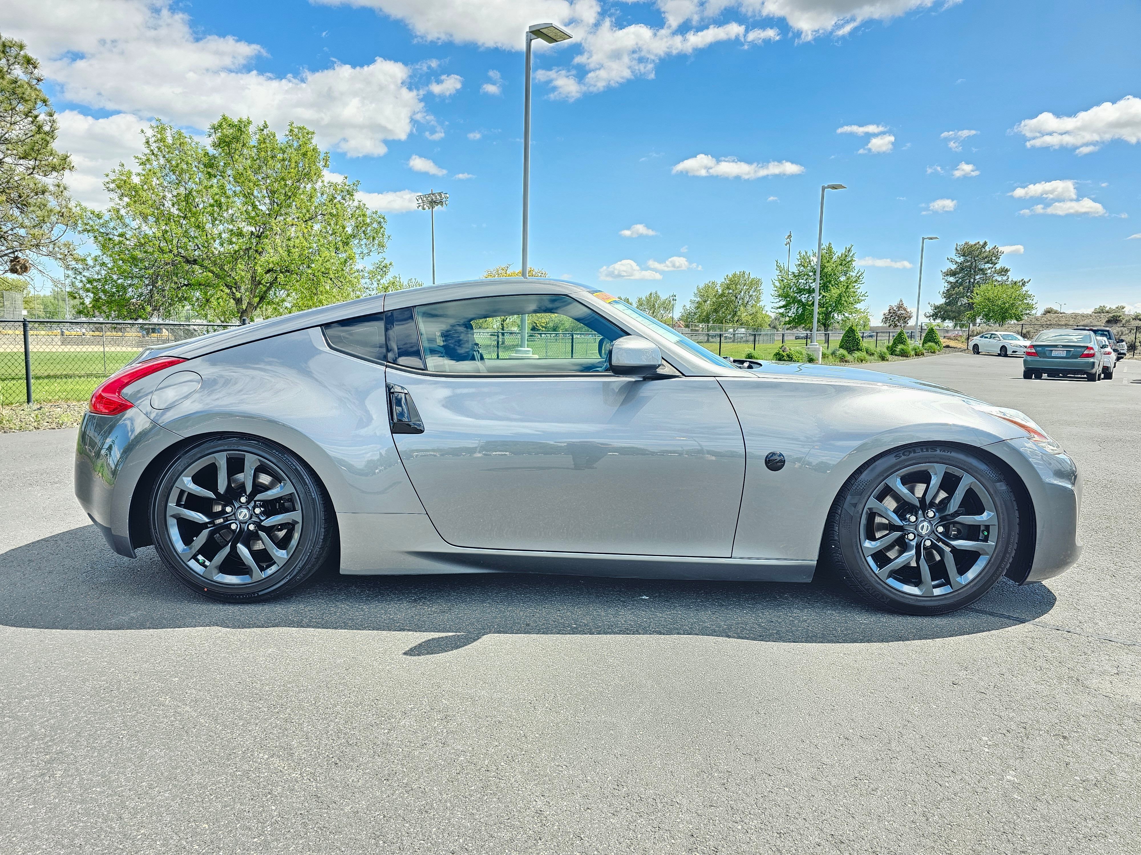 Used 2017 Nissan 370Z Coupe RWD image 6