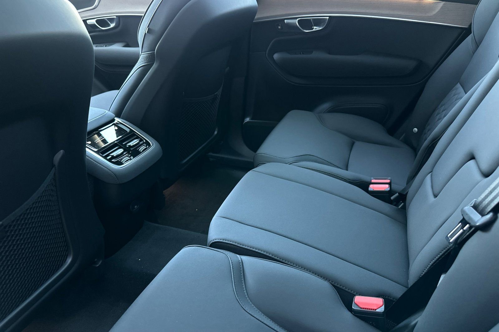 Certified 2025 Volvo XC90 B6 Core w/ Protection Package Premier image 12