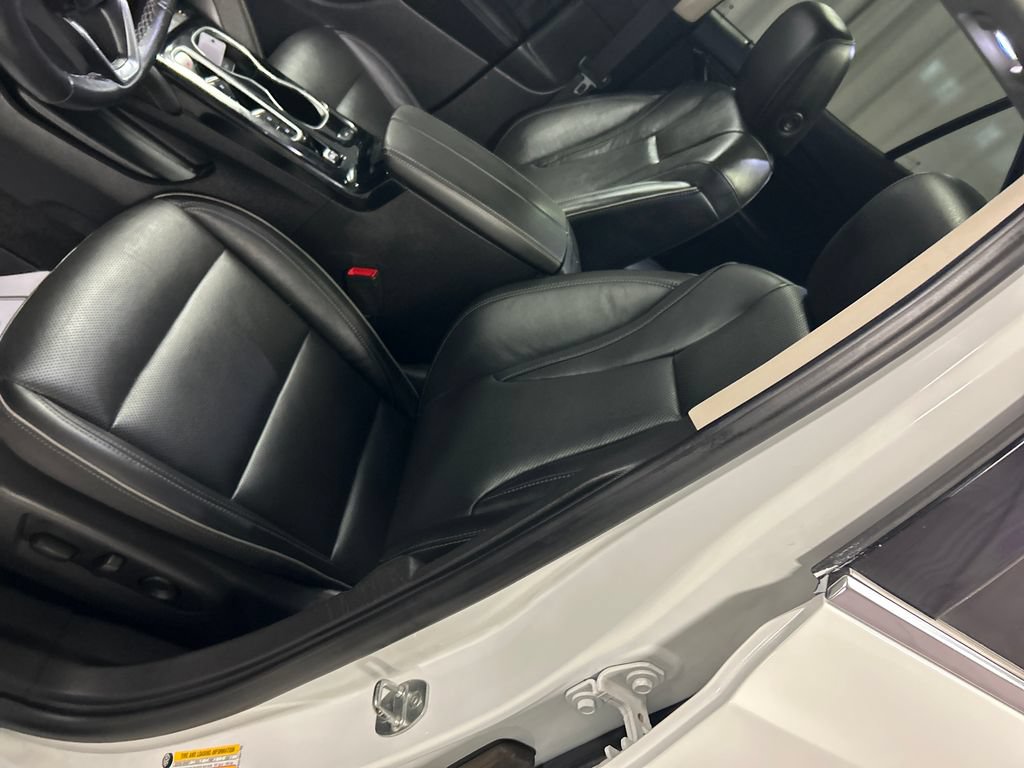 Used 2021 Buick Envision Essence AWD/4WD image 12