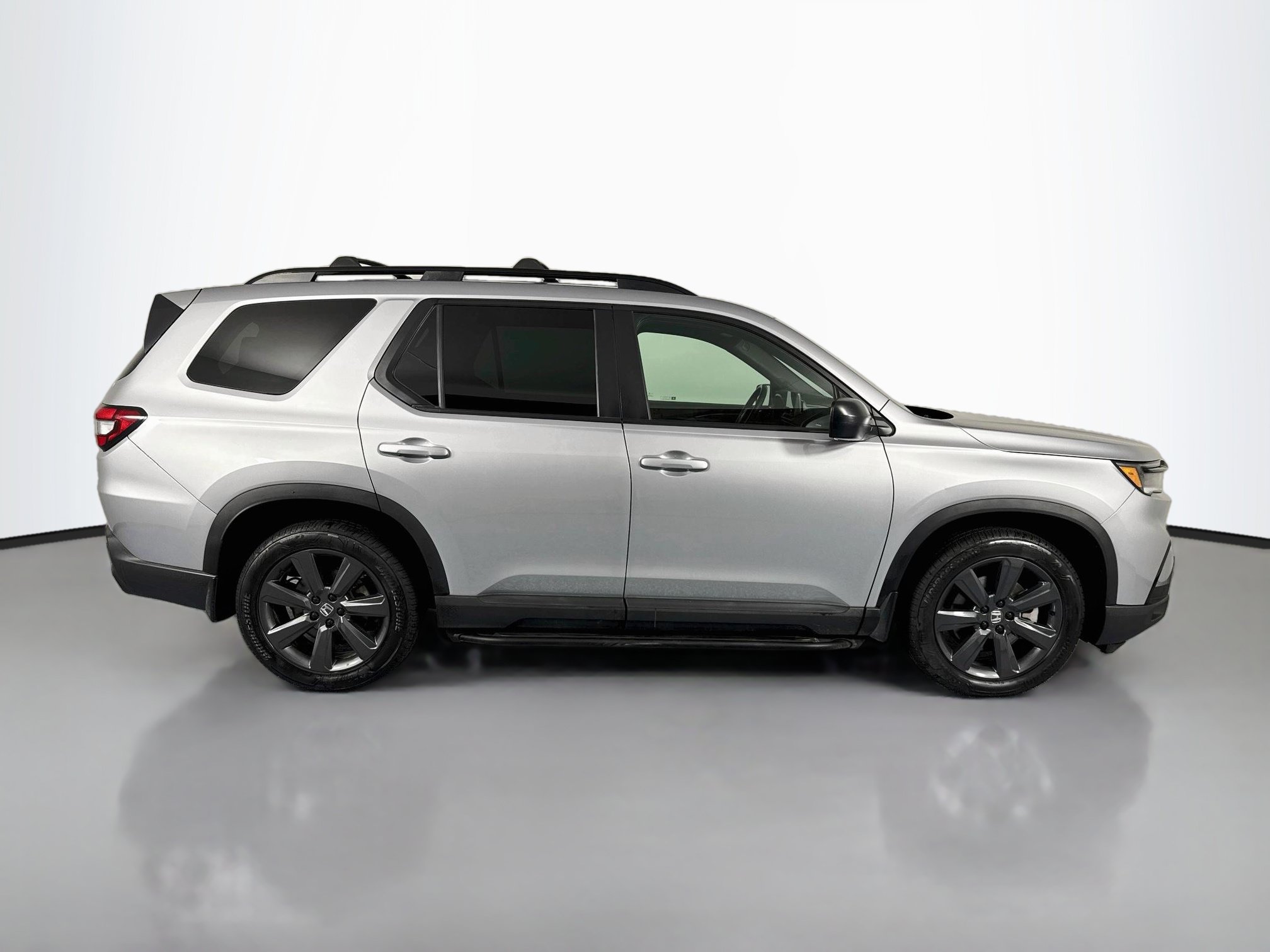 Certified 2025 Honda Pilot Sport image 4