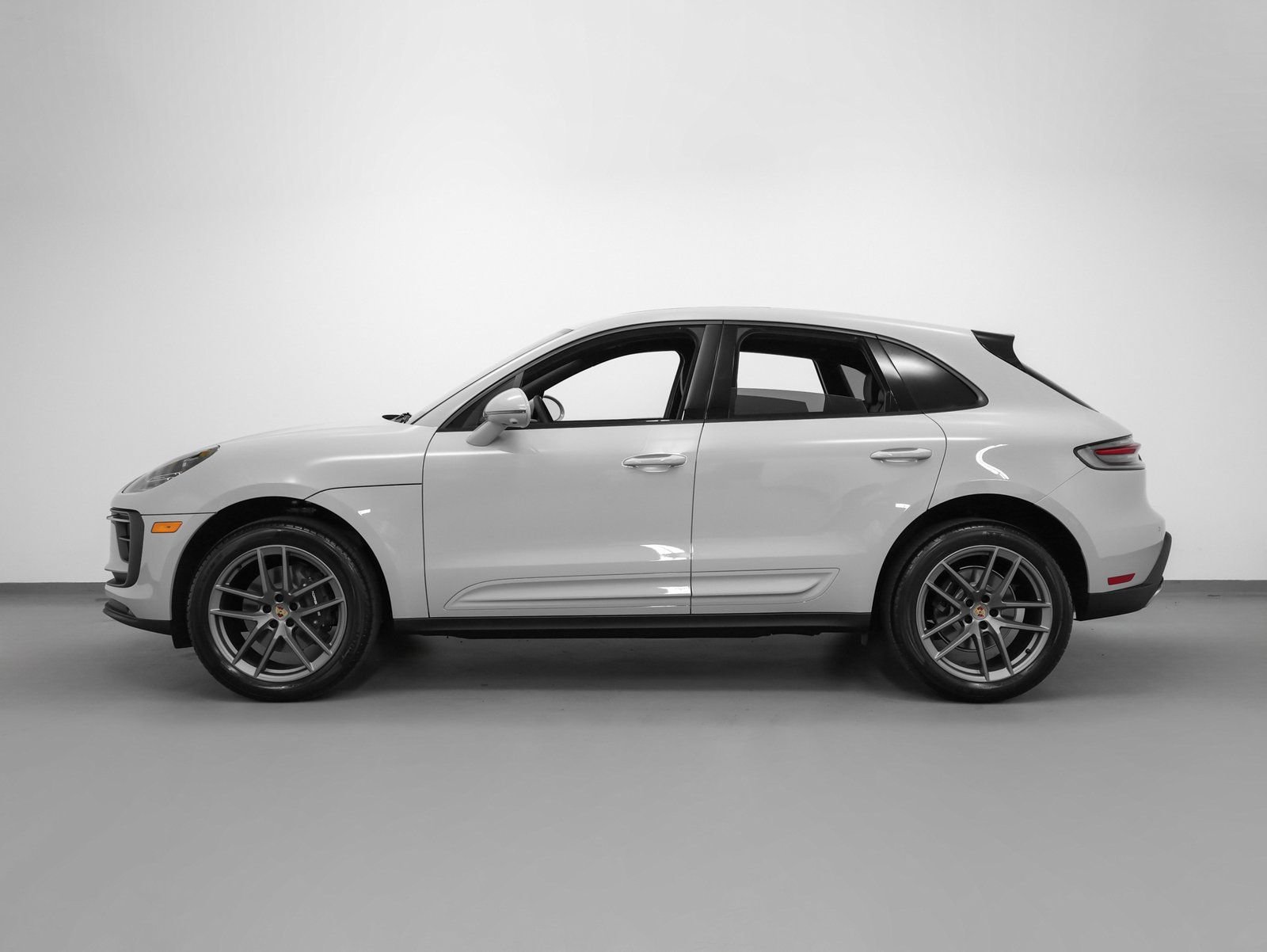 Certified 2026 Porsche Macan AWD/4WD image 2