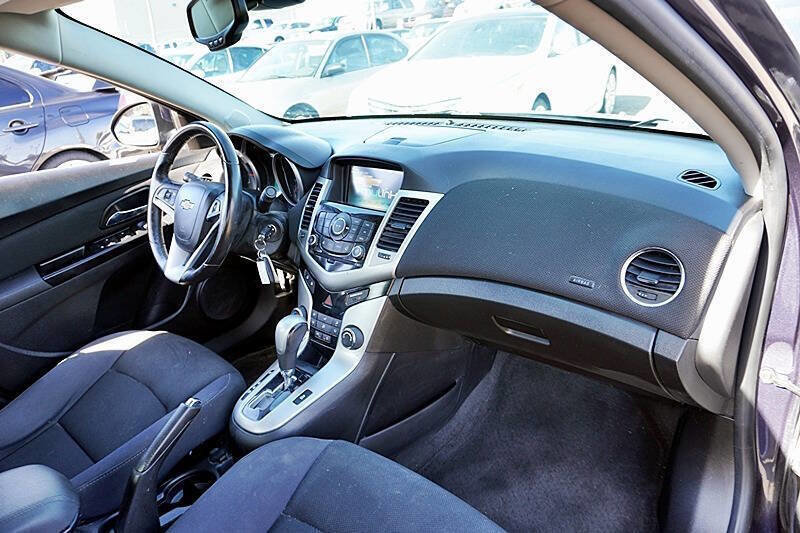 Used 2014 Chevrolet Cruze LT image 12