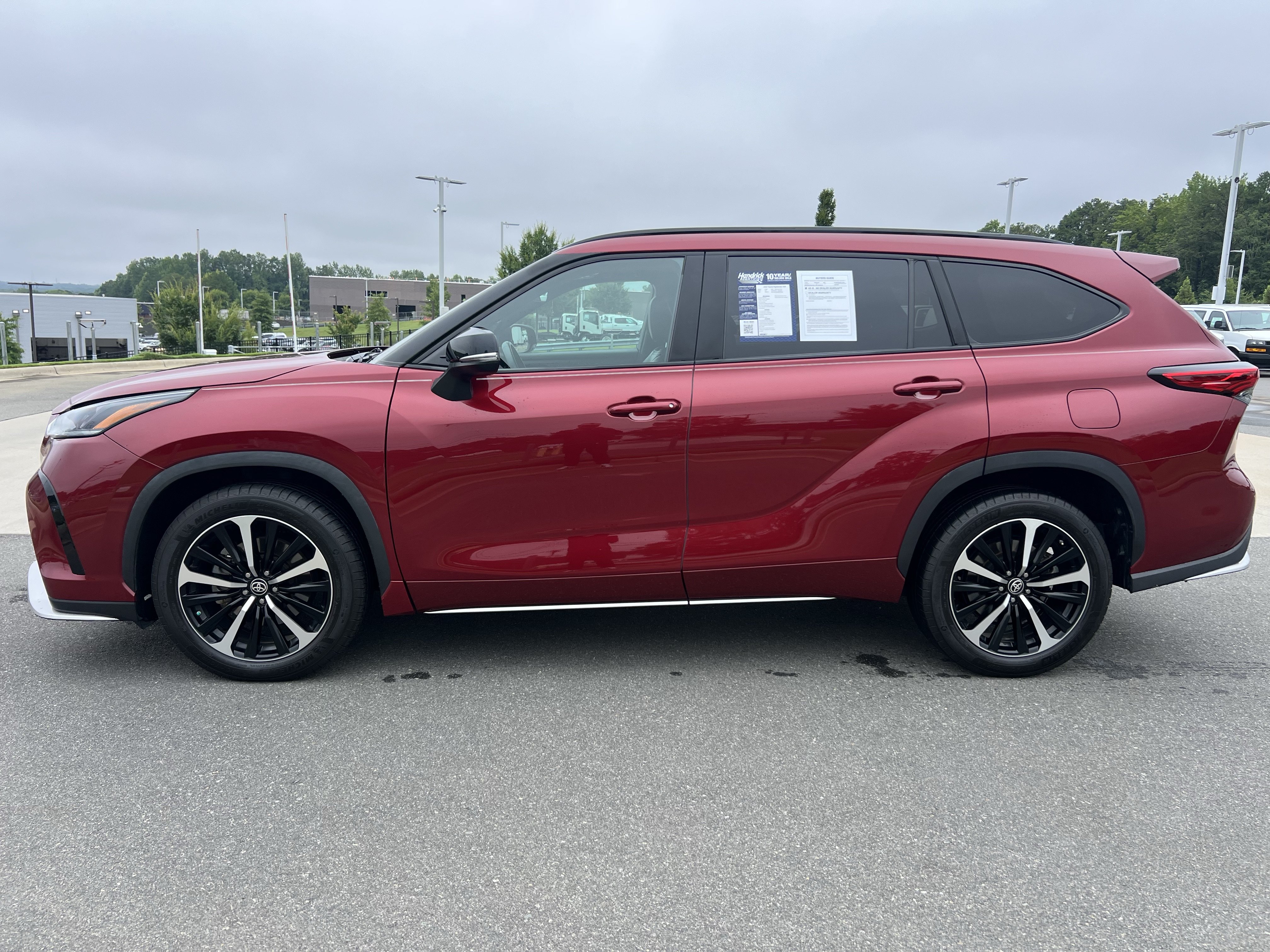 Used 2022 Toyota Highlander XSE FWD image 6