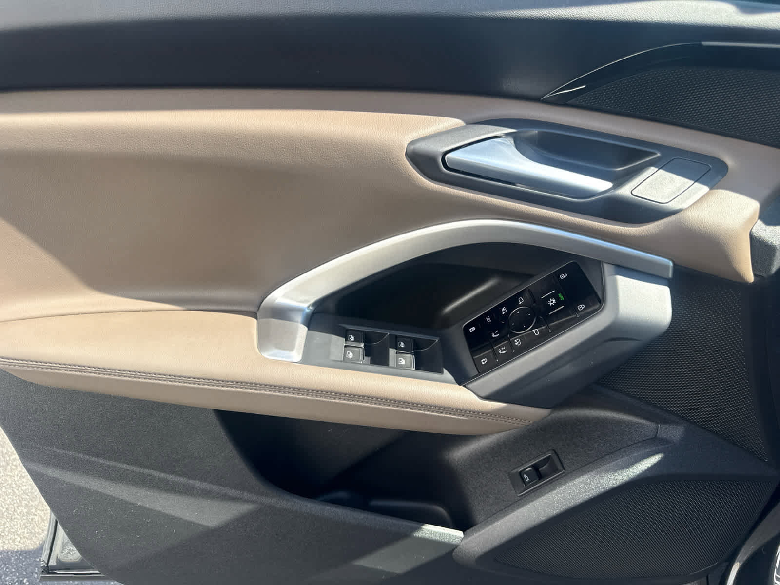 Certified 2025 Audi Q5 Premium w/ Convenience Package AWD/4WD image 7