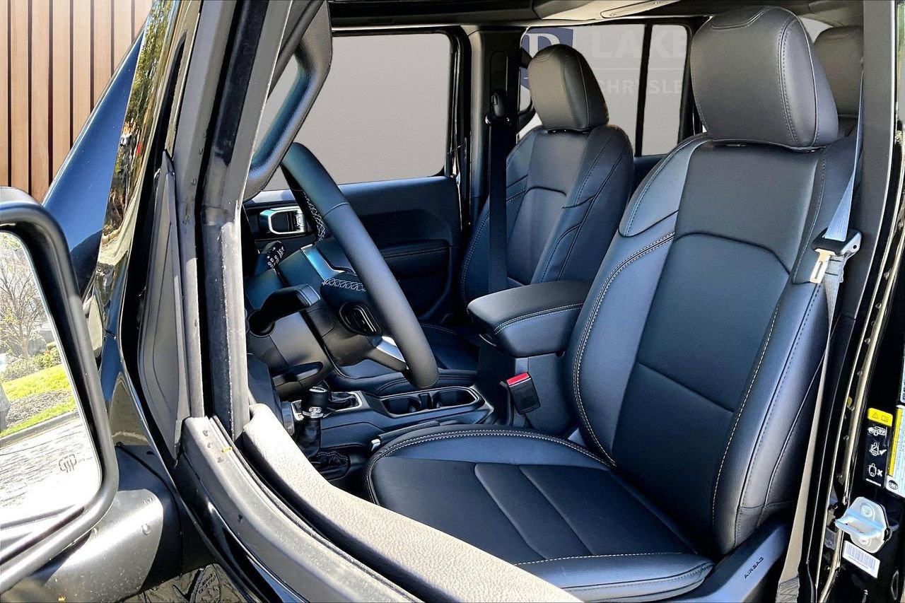 New 2026 Jeep Wrangler Sahara AWD/4WD image 21
