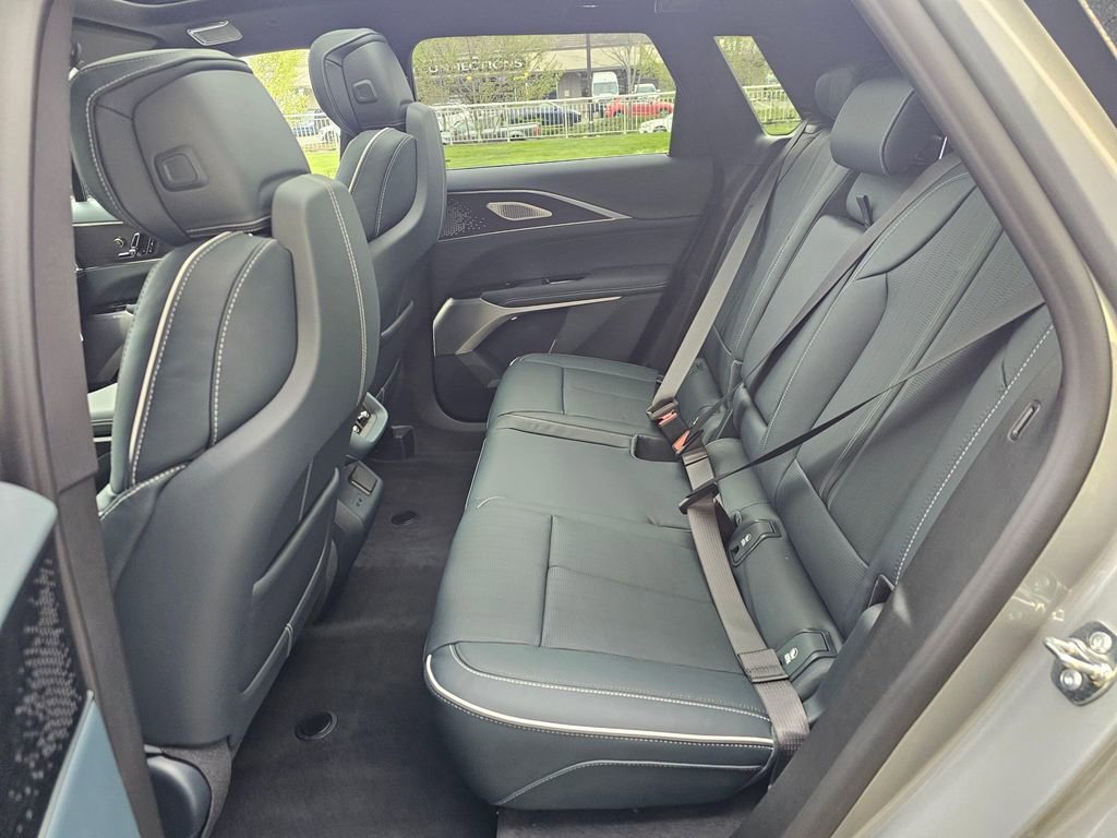 New 2026 Cadillac Lyriq Signature Sport w/ Nappa Leather Package AWD/4WD image 16