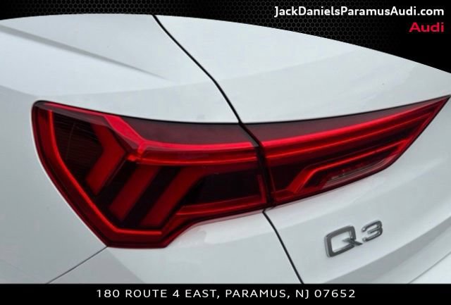 Used 2024 Audi Q3 2.0T Premium w/ Convenience Package AWD/4WD image 17