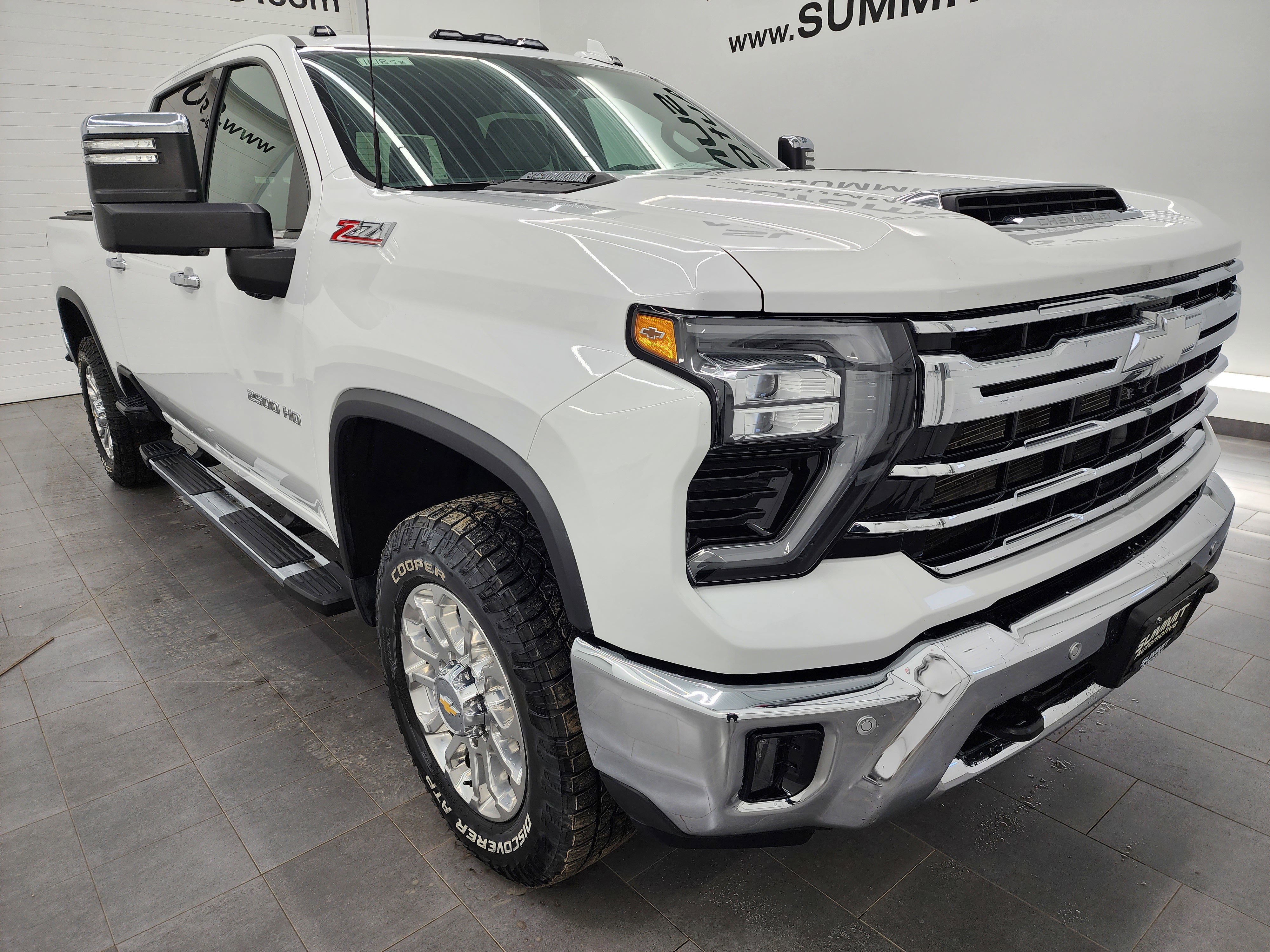 Used 2024 Chevrolet Silverado 2500 LTZ w/ LTZ Plus Package image 2