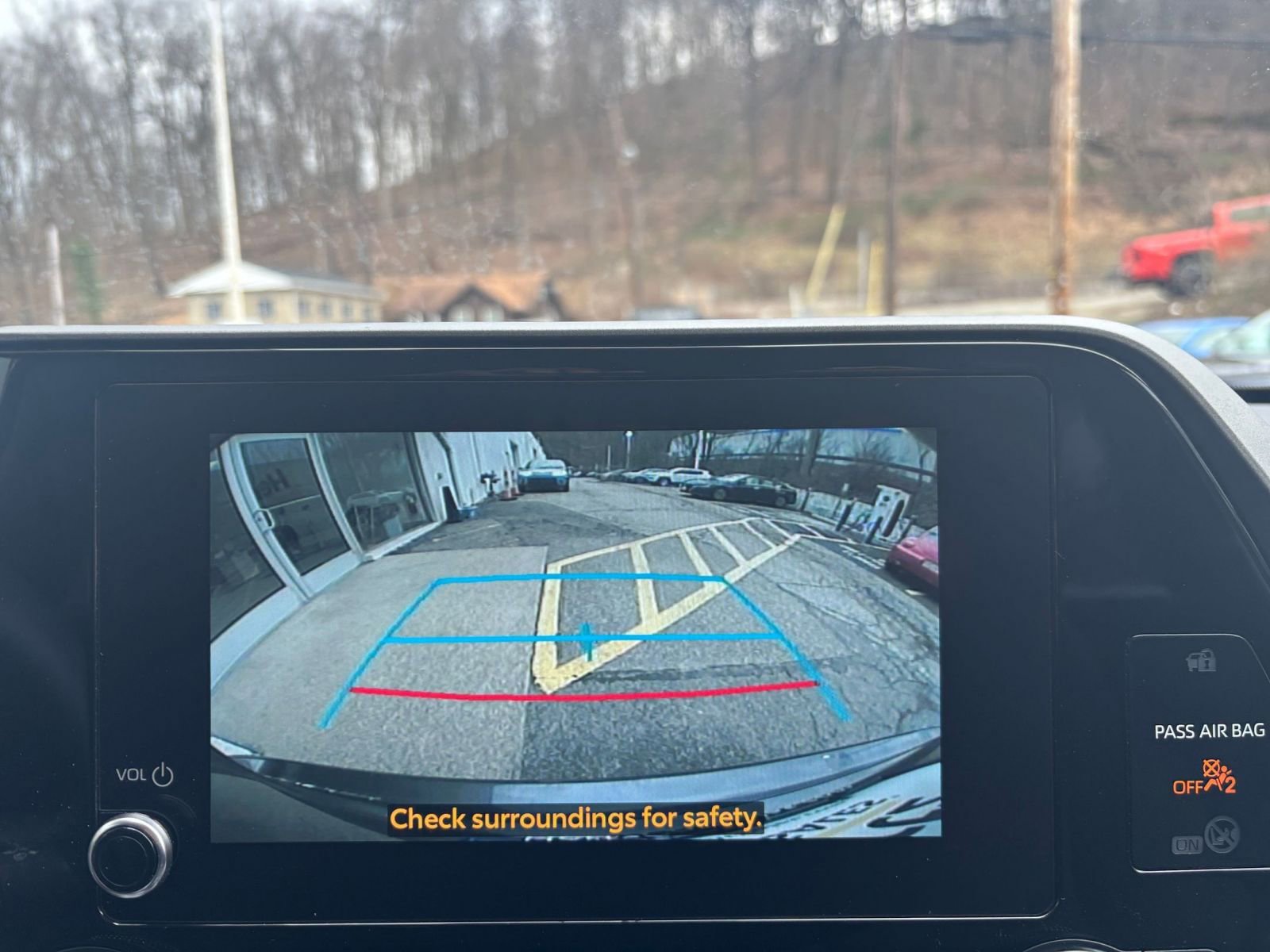 Used 2025 Toyota Highlander LE image 25