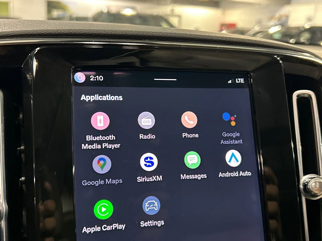 Used 2023 Volvo XC40 B5 Plus w/ Driver Assist Package AWD/4WD image 16