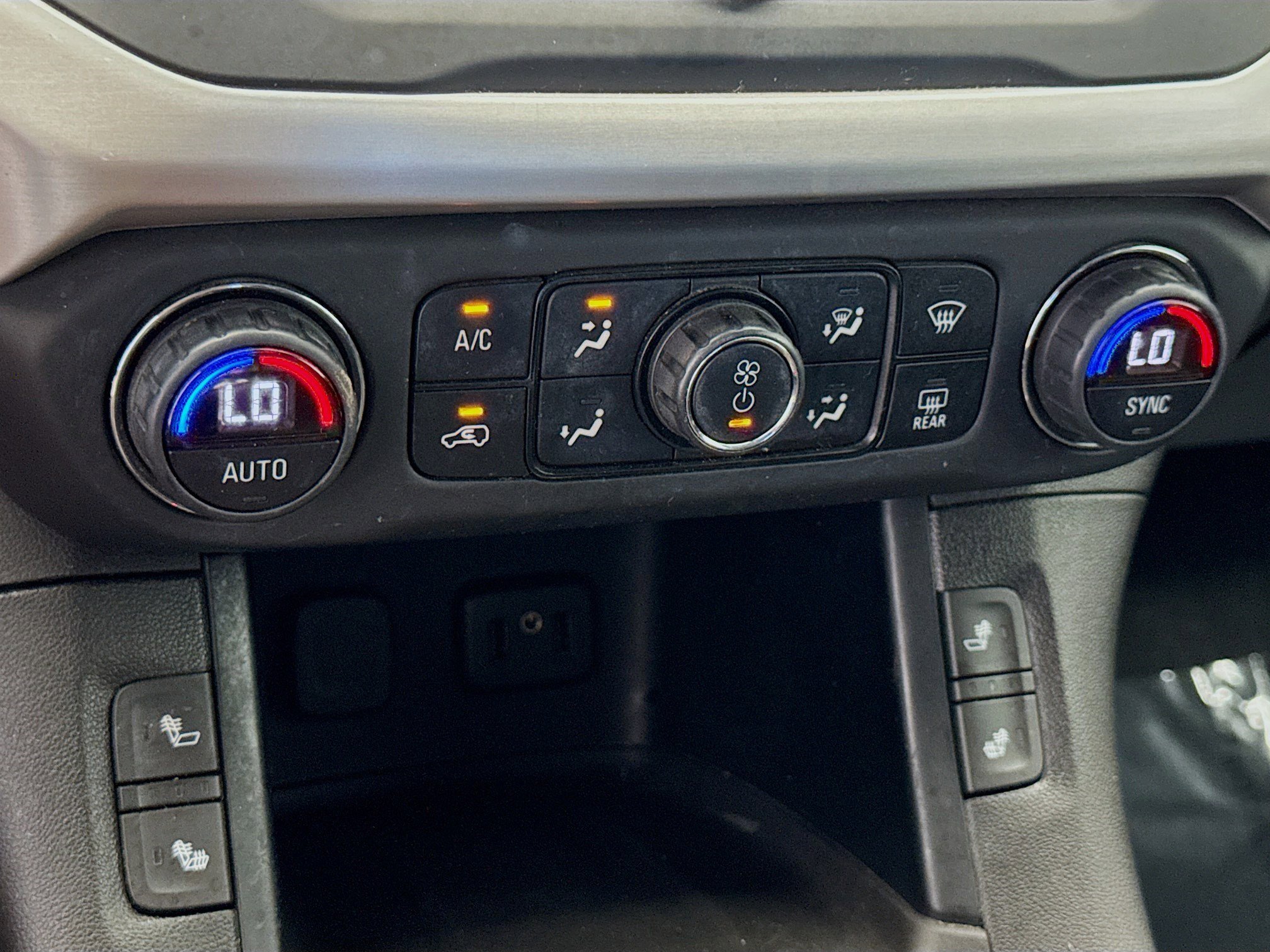 Used 2019 GMC Acadia SLE image 11