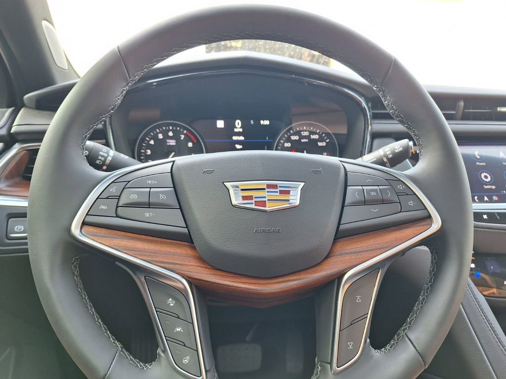 New 2026 Cadillac XT5 Premium Luxury w/ LPO, ONYX Package FWD image 17
