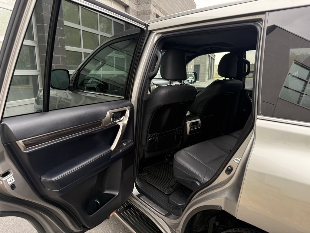 Used 2020 Lexus GX 460 Premium w/ Premium Package AWD/4WD image 28