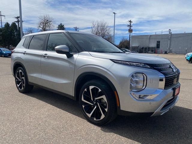 Used 2024 Mitsubishi Outlander SE image 8