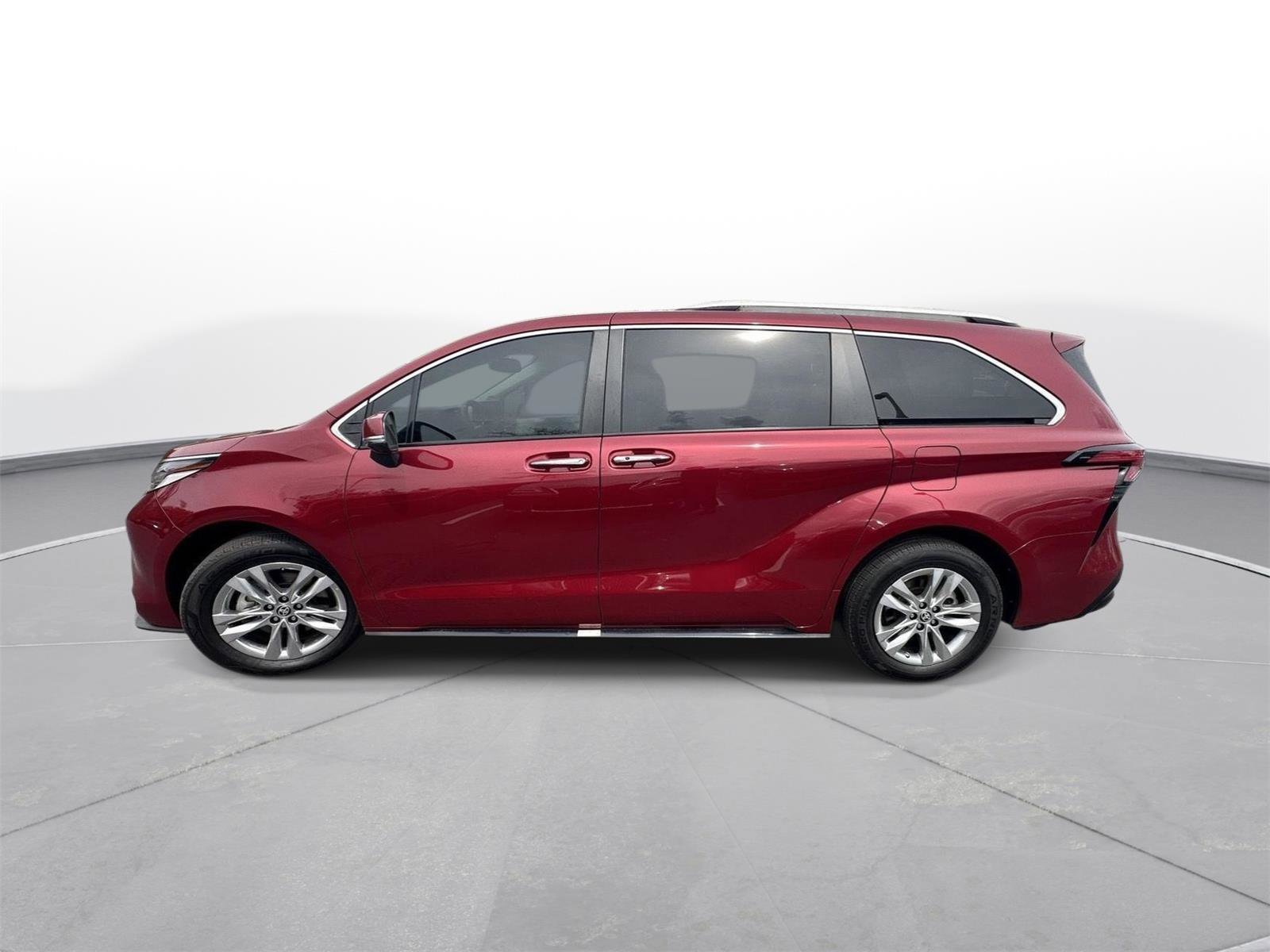 Used 2023 Toyota Sienna Limited image 9