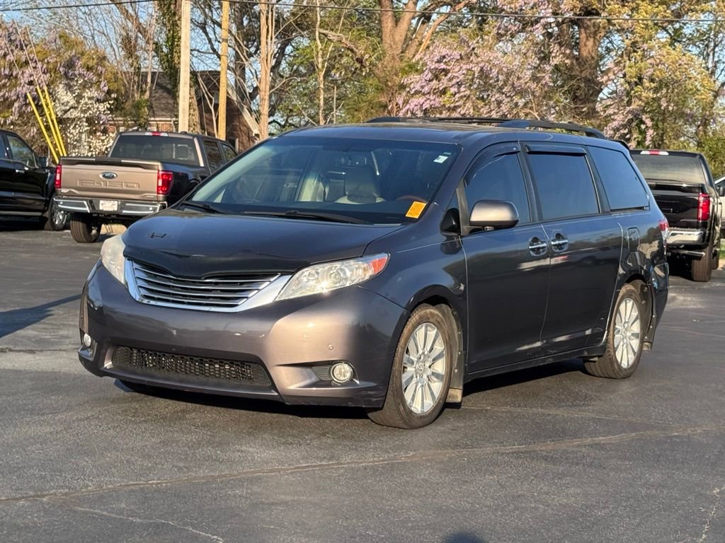 Used 2012 Toyota Sienna Limited w/ Premium Pkg image 2