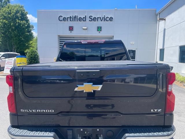 Used 2022 Chevrolet Silverado 1500 LTZ w/ LTZ Premium Package AWD/4WD image 3
