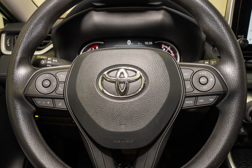 Used 2025 Toyota RAV4 XLE w/ Convenience Package image 18