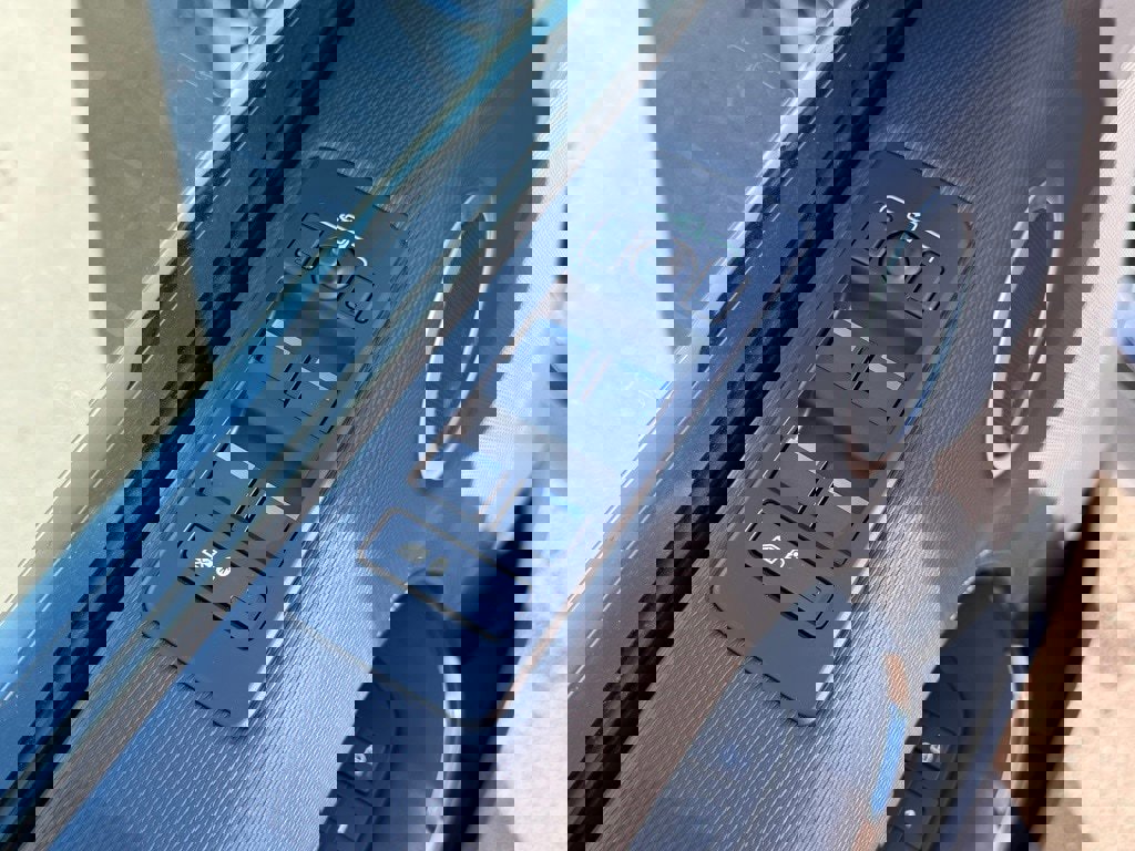 Certified 2025 Land Rover Discovery Dynamic SE image 16