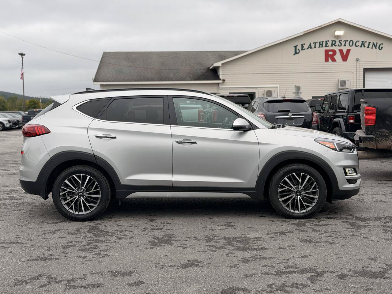 Used 2021 Hyundai Tucson Ultimate w/ Cargo Package AWD/4WD image 3
