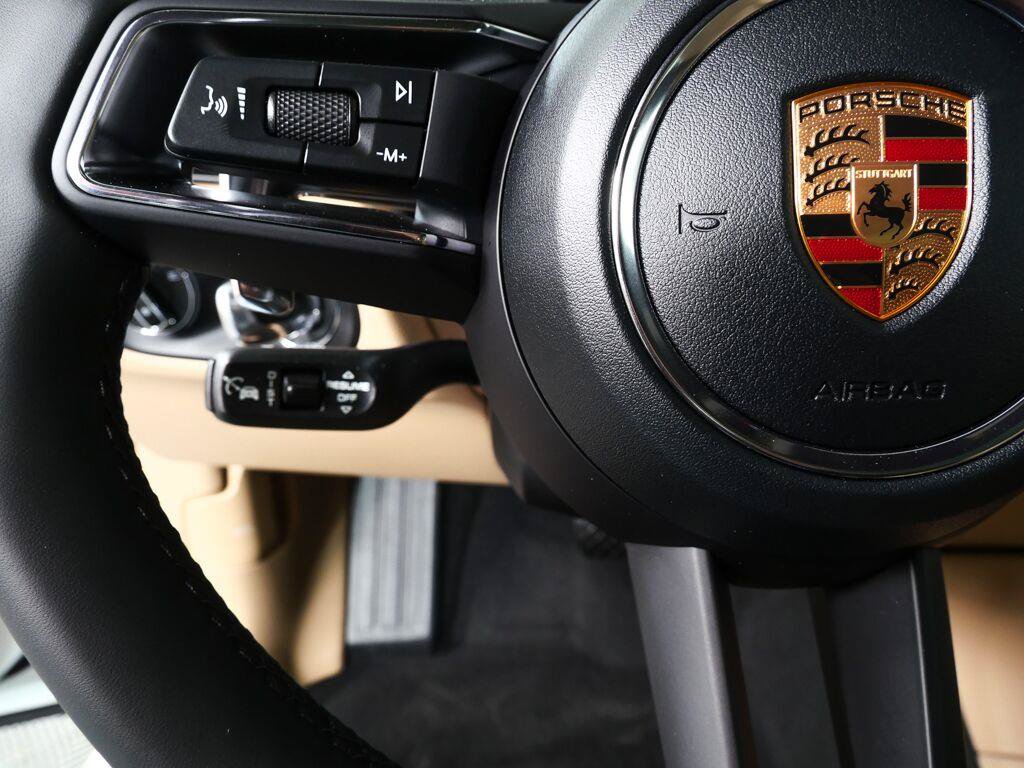 Certified 2026 Porsche Macan AWD/4WD image 10