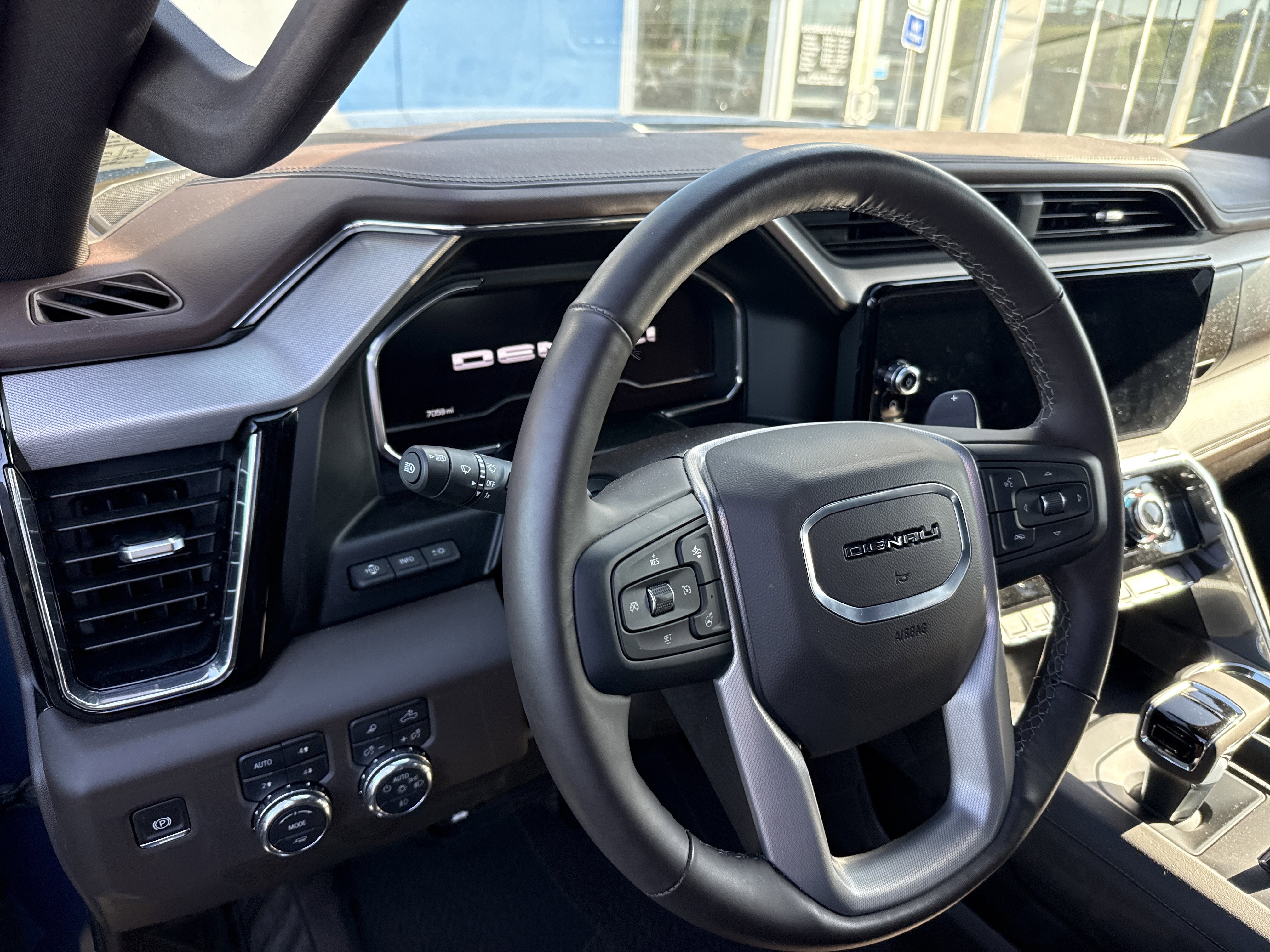 Used 2025 GMC Sierra 1500 Denali w/ Denali Reserve Package AWD/4WD image 9