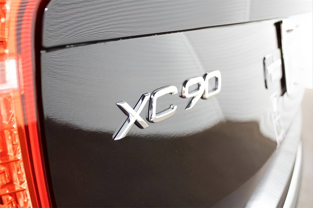Certified 2025 Volvo XC90 T8 Plus image 9