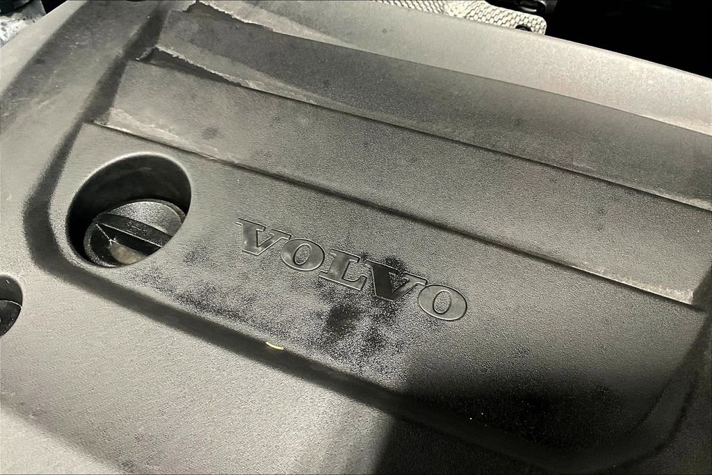 Used 2024 Volvo XC40 B5 Plus w/ Climate Package image 40