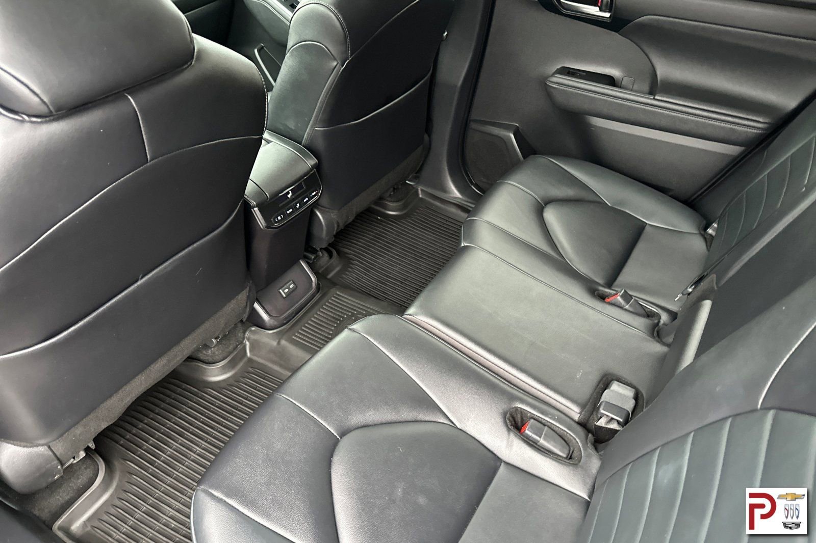 Used 2024 Toyota Highlander XLE image 14