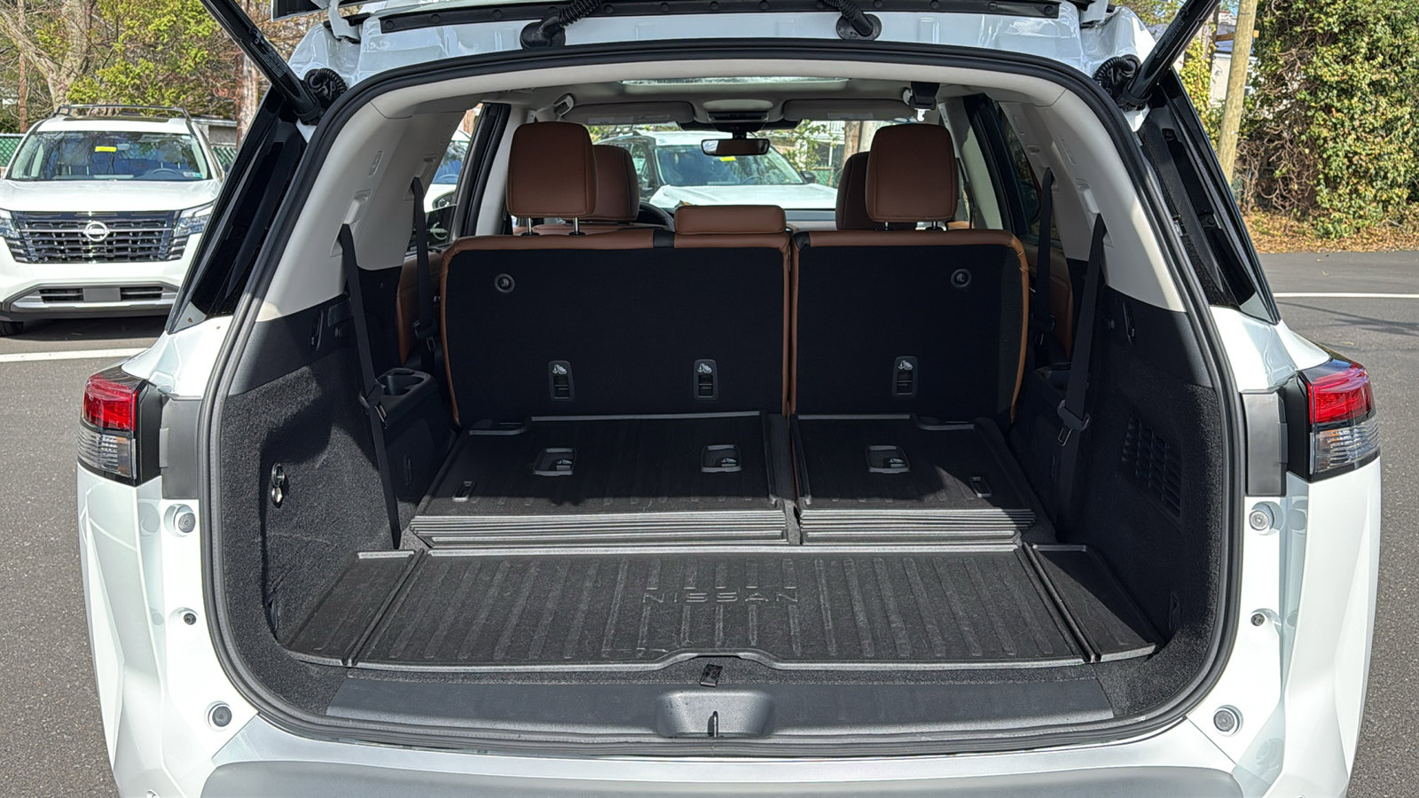 Certified 2025 Nissan Pathfinder Platinum w/ Cargo Package image 26