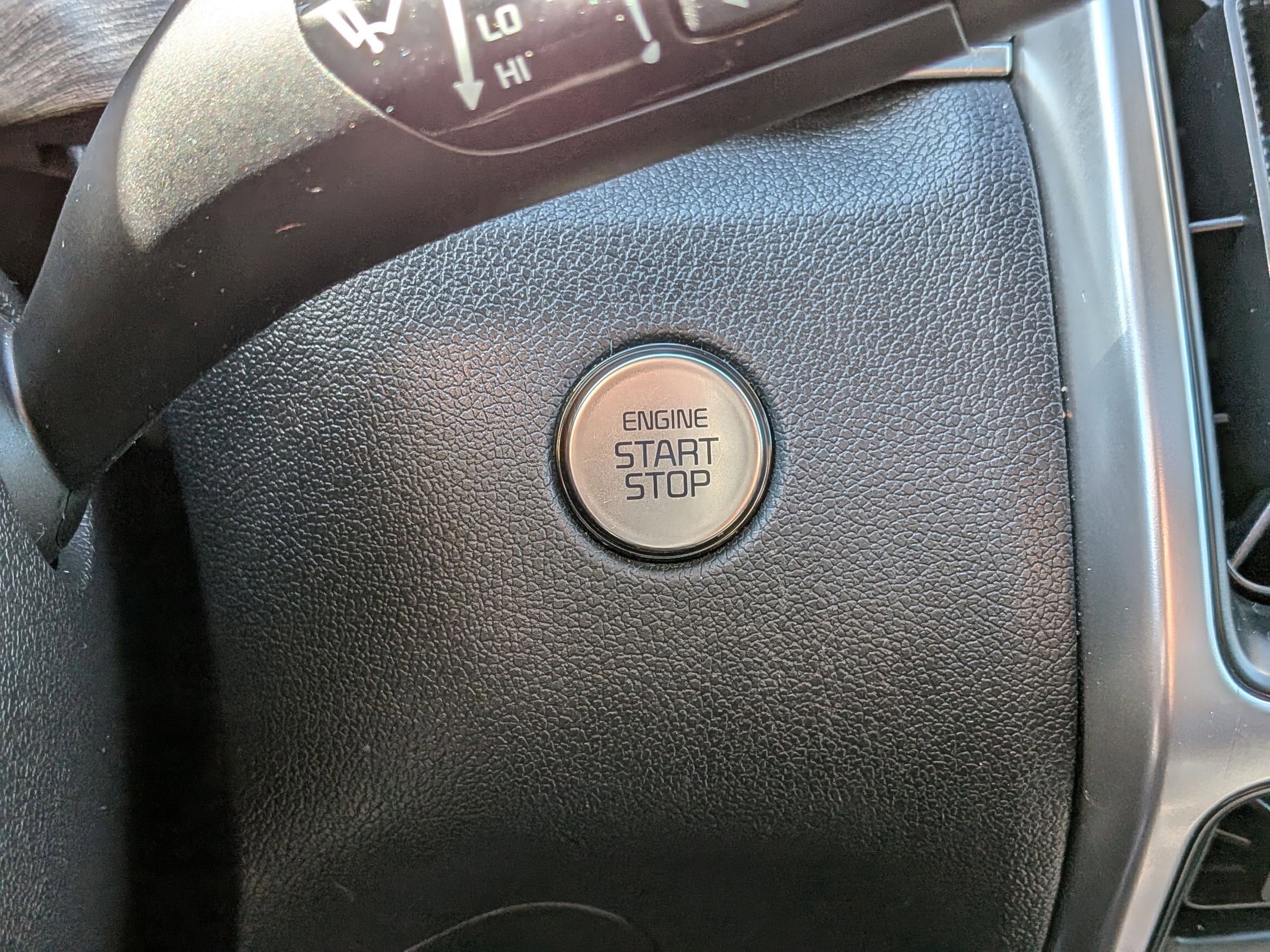 Used 2022 Kia Sorento S w/ Panoramic Sunroof Package AWD/4WD image 16