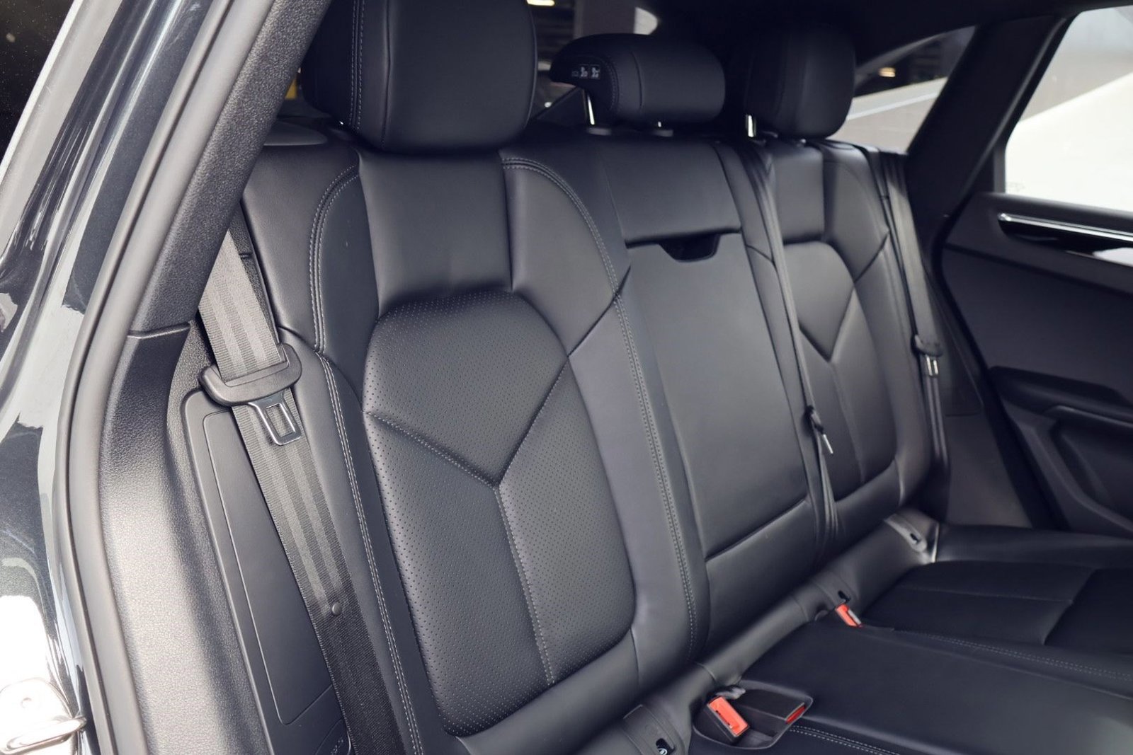 Certified 2025 Porsche Macan image 23