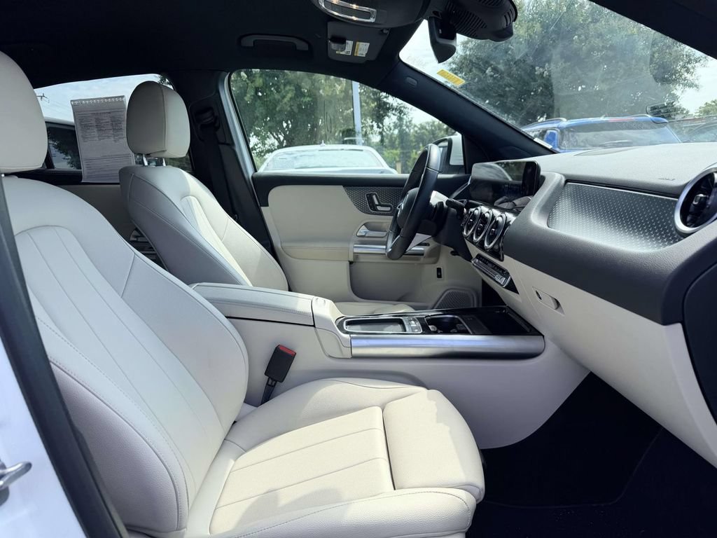 Used 2025 Mercedes-Benz GLA 250 4MATIC image 9