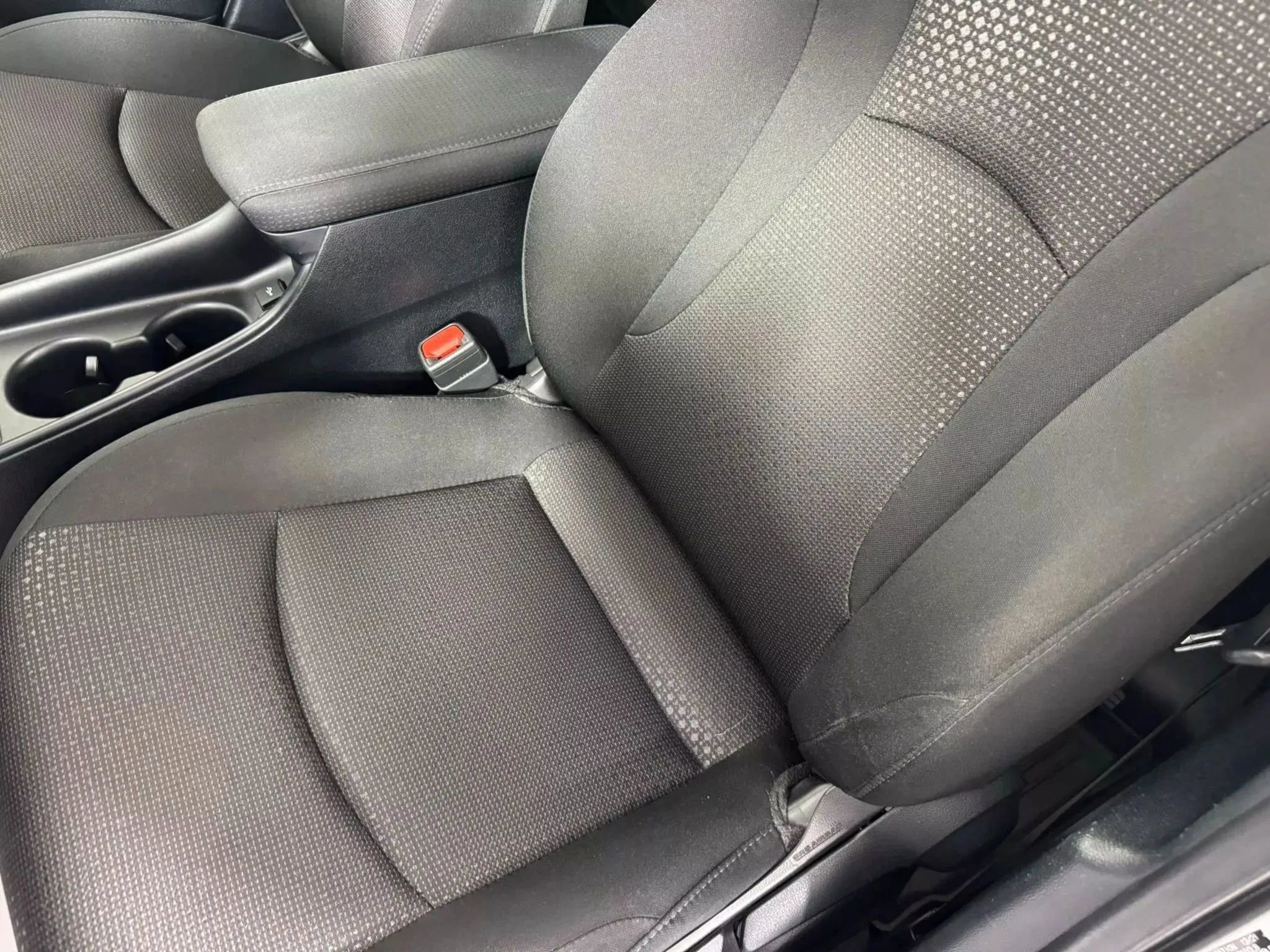 Used 2022 Toyota Prius LE FWD image 33